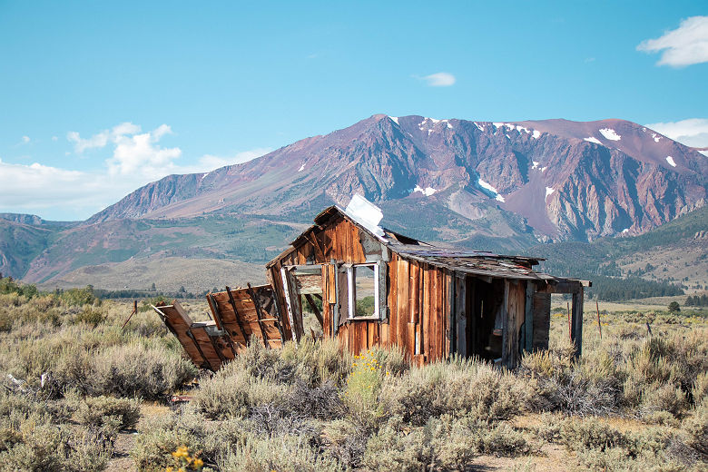 Cabane abandonnée à Mammoth Lakes, Californie - Etats Unis