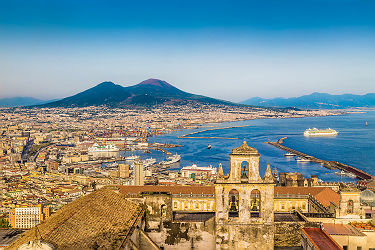 Italie - Vue sur la ville et le port de Naples