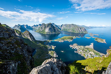 View from Reinebringen Lofoten-Tomasz Furmanek - VisitNorwaycom.jpg