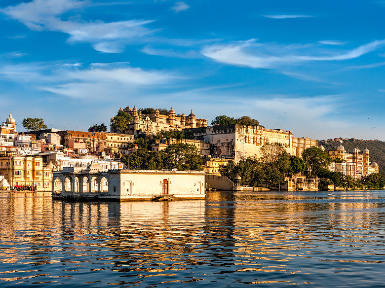 Palais de la ville d'Udaipur, lac Pichola - Rajasthan, Inde