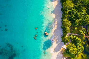 Seychelles - Vue sur la plage Anse Lazion à l'île Praslin