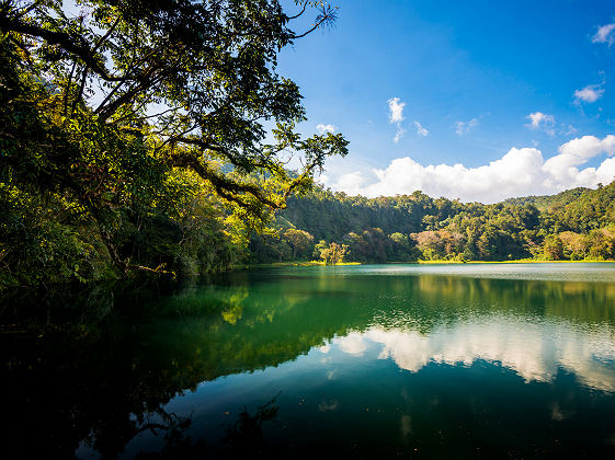 Lac Ranamese sur l'île de Flores