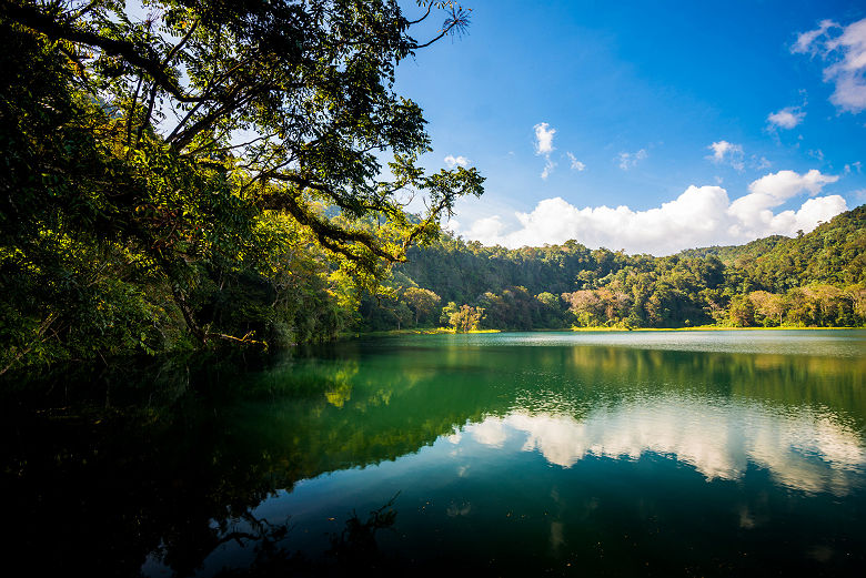 Lac Ranamese sur l'île de Flores