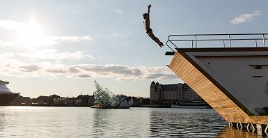 Saut dans le fjord d'Oslo