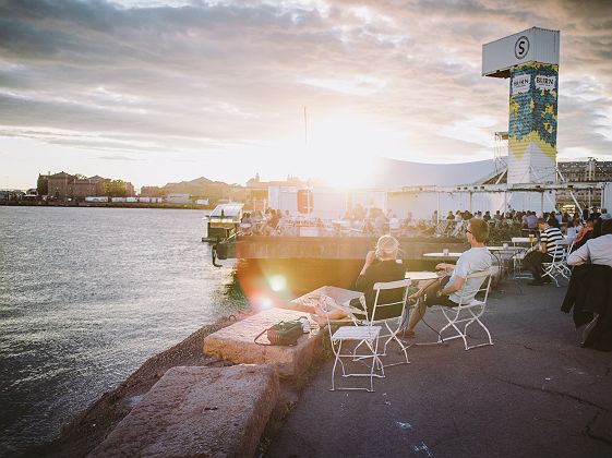 Terrasse sur le port à Oslo