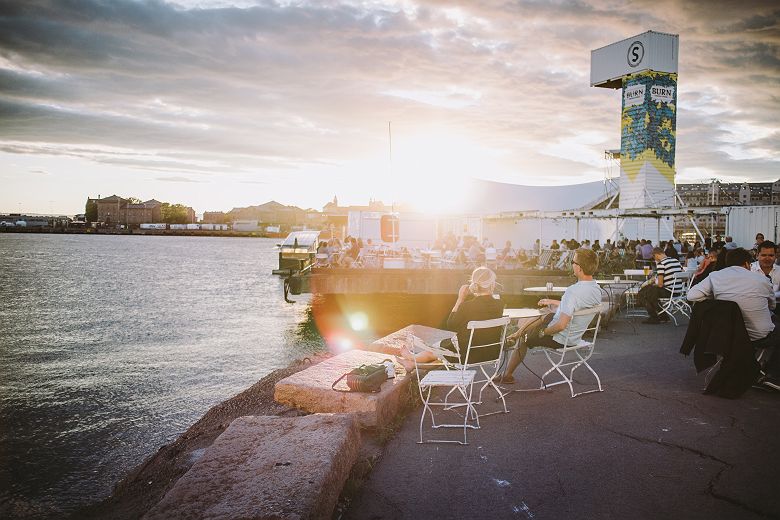 Terrasse sur le port à Oslo