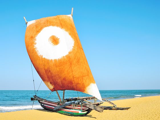 Bateau de pêche traditionnel à Negombo - Sri Lanka