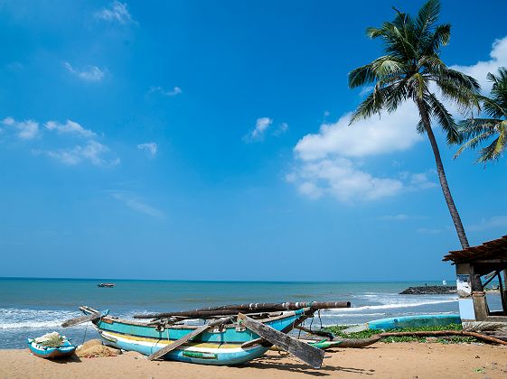 Sri Lanka - Bateau de pêche sur la plage Negombo