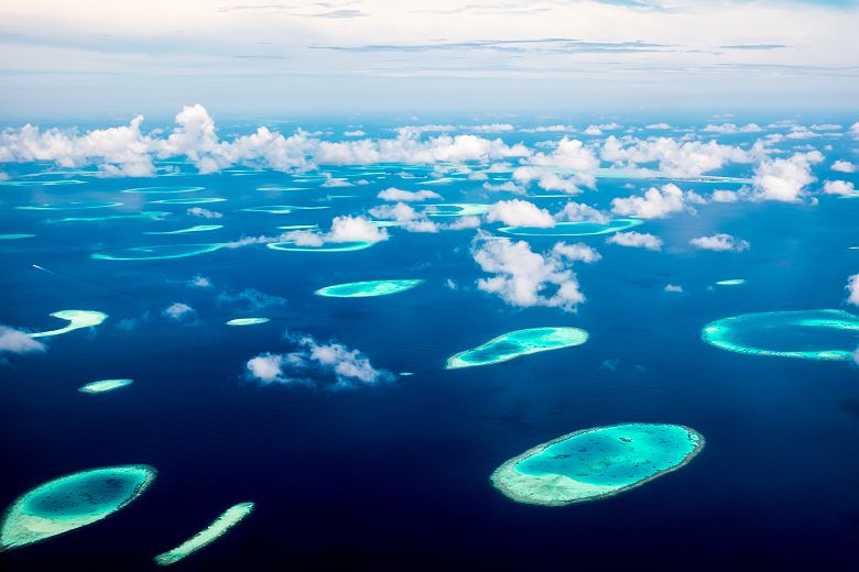 Vue aérienne des Maldives dans l'Océan Indien