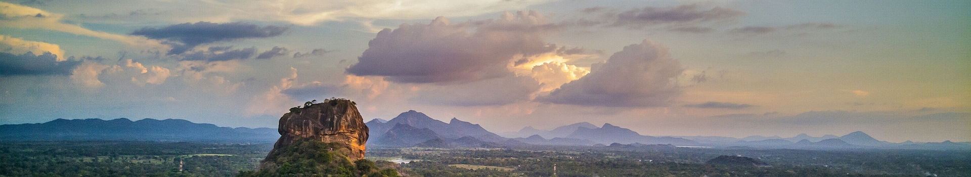 Sri Lanka - Vue sur le rocher du lion à Sigiriya