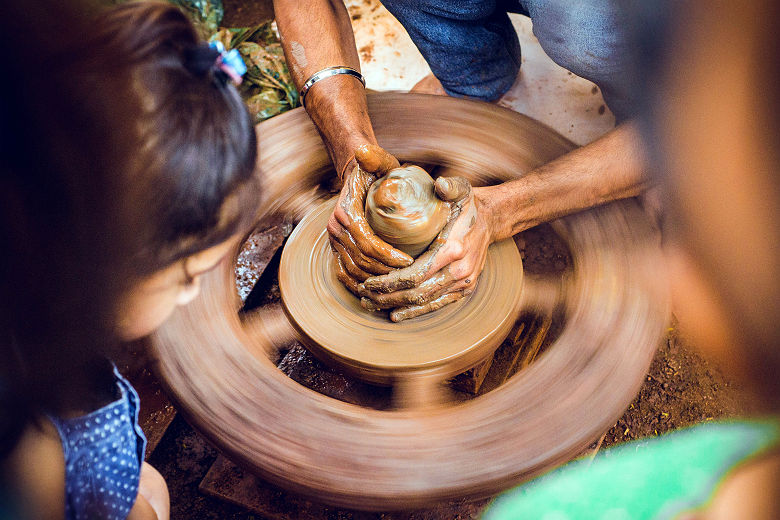 Cours de poterie à Wellawaya