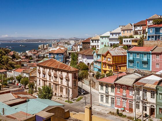 Chili - Vue sur les maisons colorées à Valparaiso