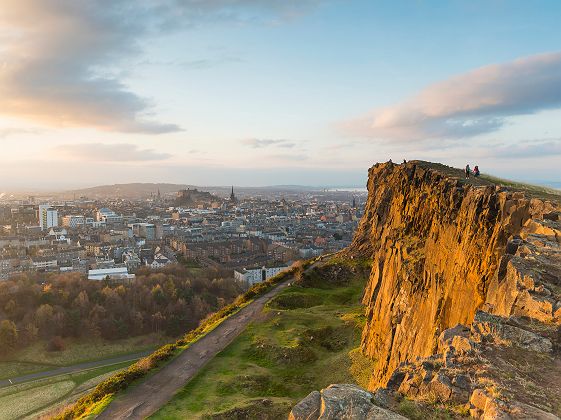 City Break Edimbourg Ecosse - Adinburgh castle viewed from Salisbury crags