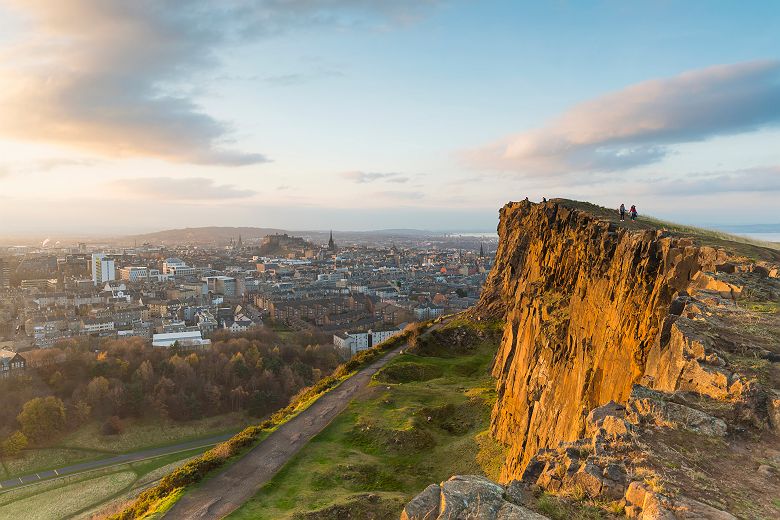 City Break Edimbourg Ecosse - Adinburgh castle viewed from Salisbury crags