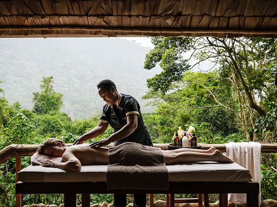 Massage au Sanctuary Gorilla Forest Camp