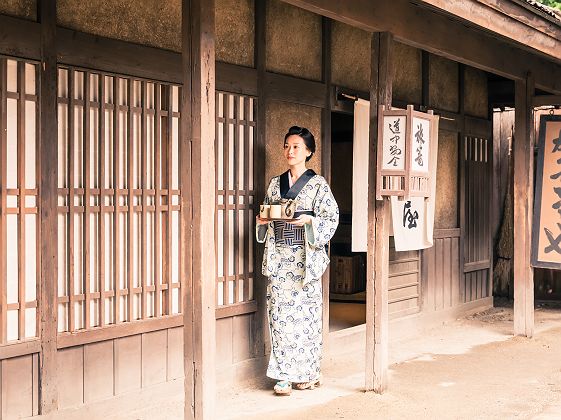 Japon - Portrait d'une femme en kimono à Kyoto