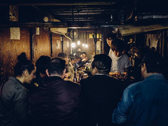 Intérieur d'un izakaya typique de Tokyo