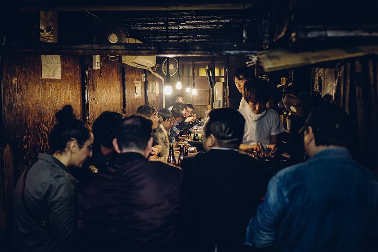 Intérieur d'un izakaya typique de Tokyo