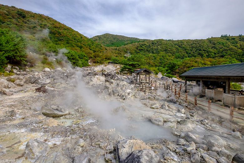 Roche fumante à Unzen Onsen - © JNTO