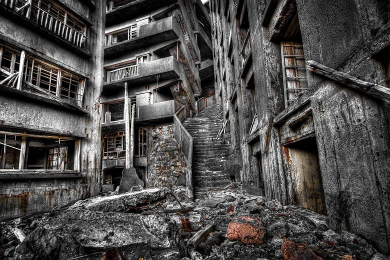 Bâtiments délabrés de Gunkanjima, au large de Nagasaki