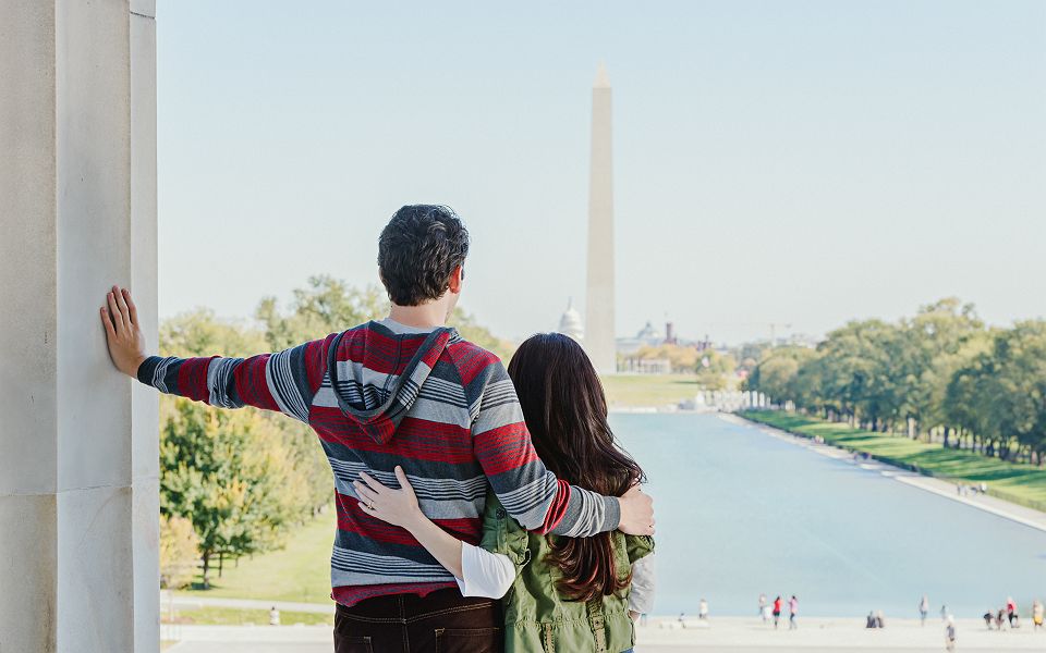 Couple devant le Washington Memorial