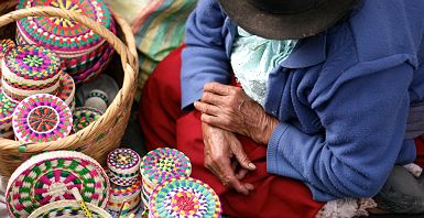 Equateur - Portrait d'une femme commerçant de paniers artisanaux à Cuenca