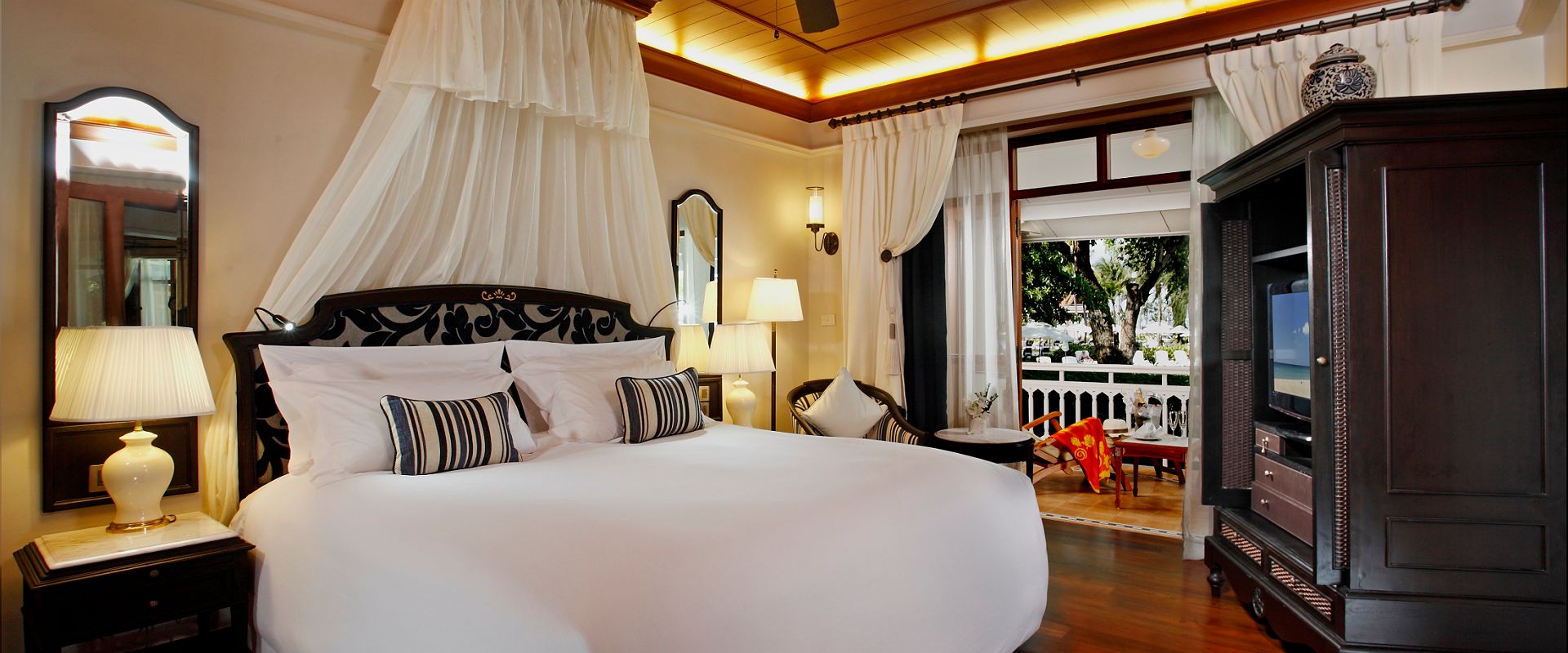 centara hua hin   deluxe suite 