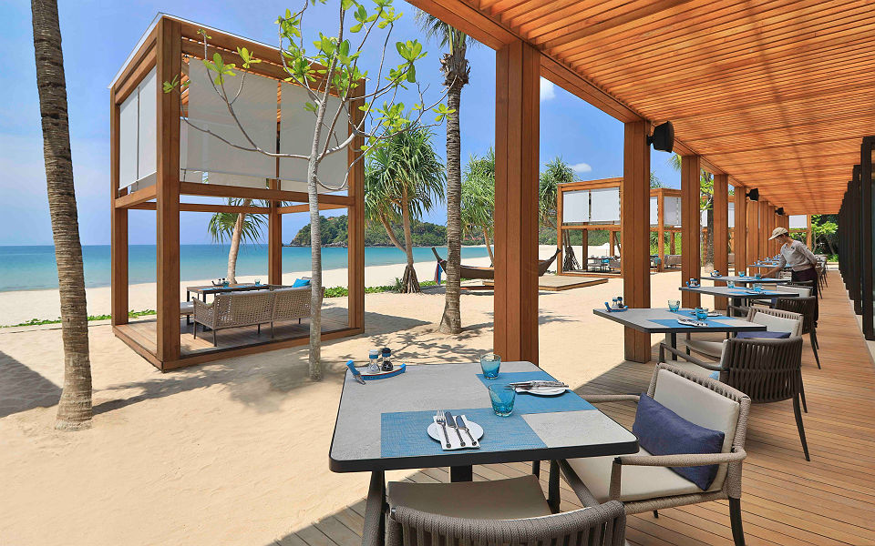 Pimalai Resort and Spa - Ray Talay Beach Bar and restaurant sur la plage