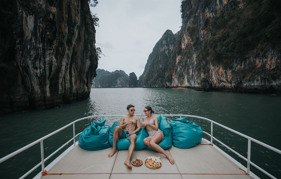 Pimalai Resort and Spa - couple sur un bateau dans la baie