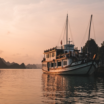 Jonque dans la baie d’Halong