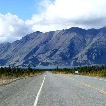 Route dans le Yukon