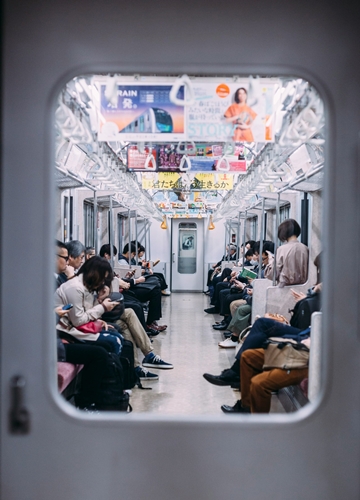Dans le métro de Tokyo