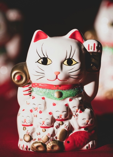 Porte-bonheur chat en céramique Maneki neko 